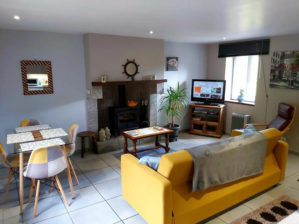 La Maison Des Renards Apartment Plouray